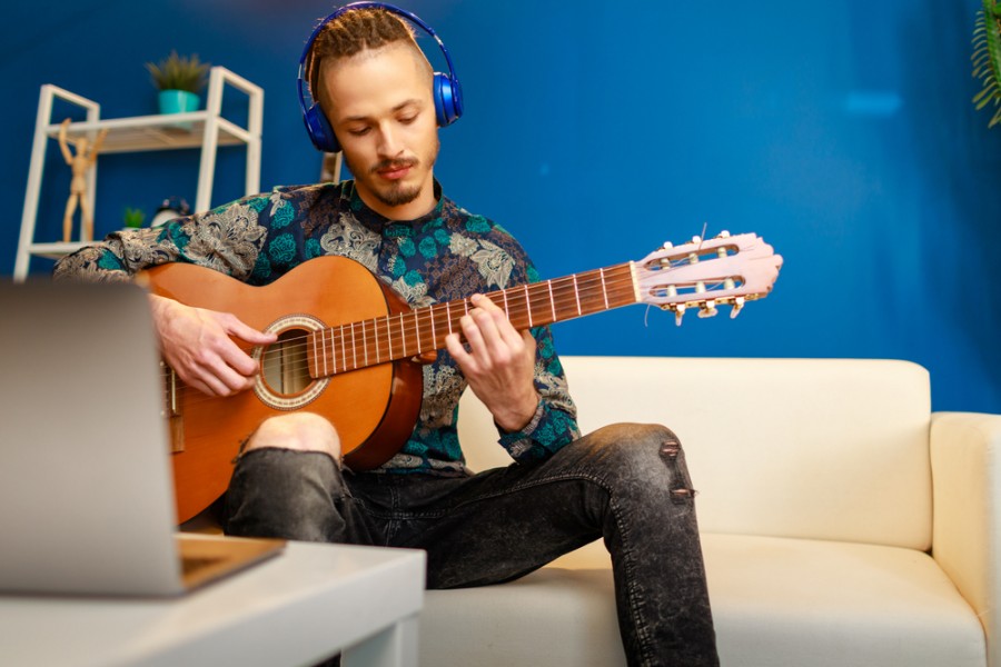 Comment apprendre la guitare seul ?