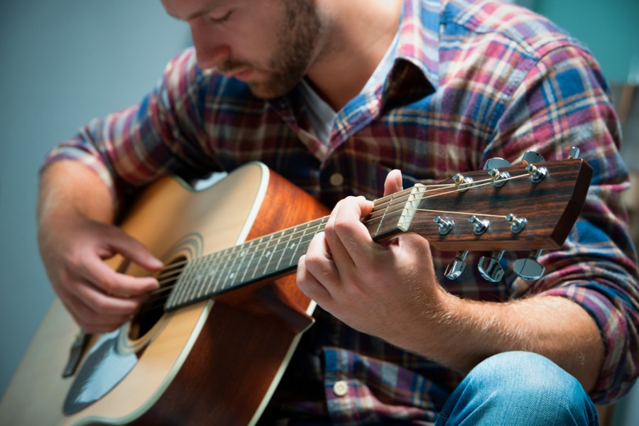 Comment accorder sa Guitare acoustique avec une application 