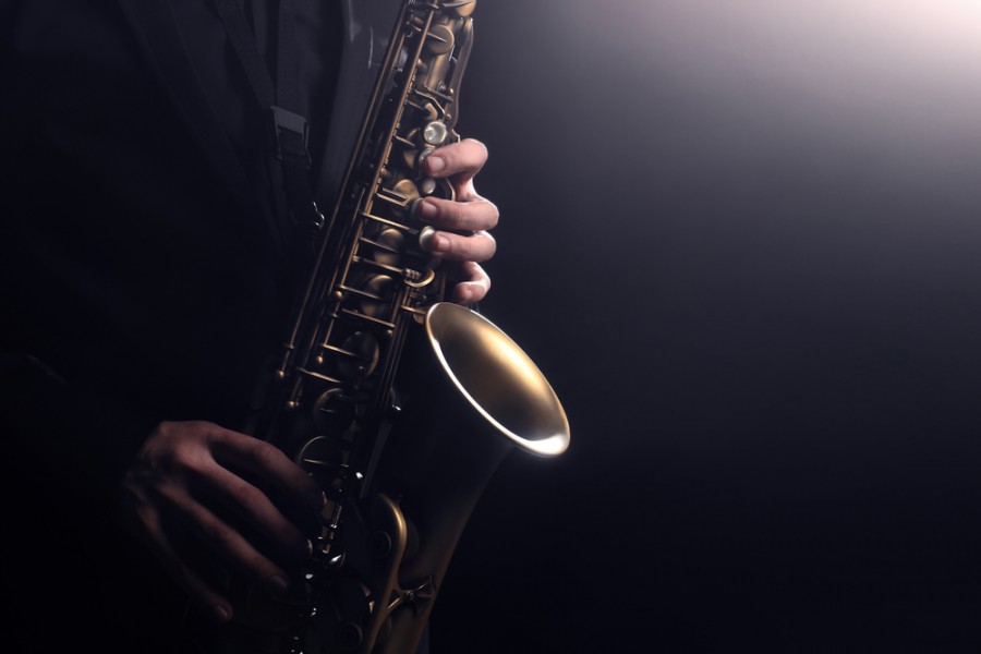 Devenir un saxophoniste alto accompli : le guide complet